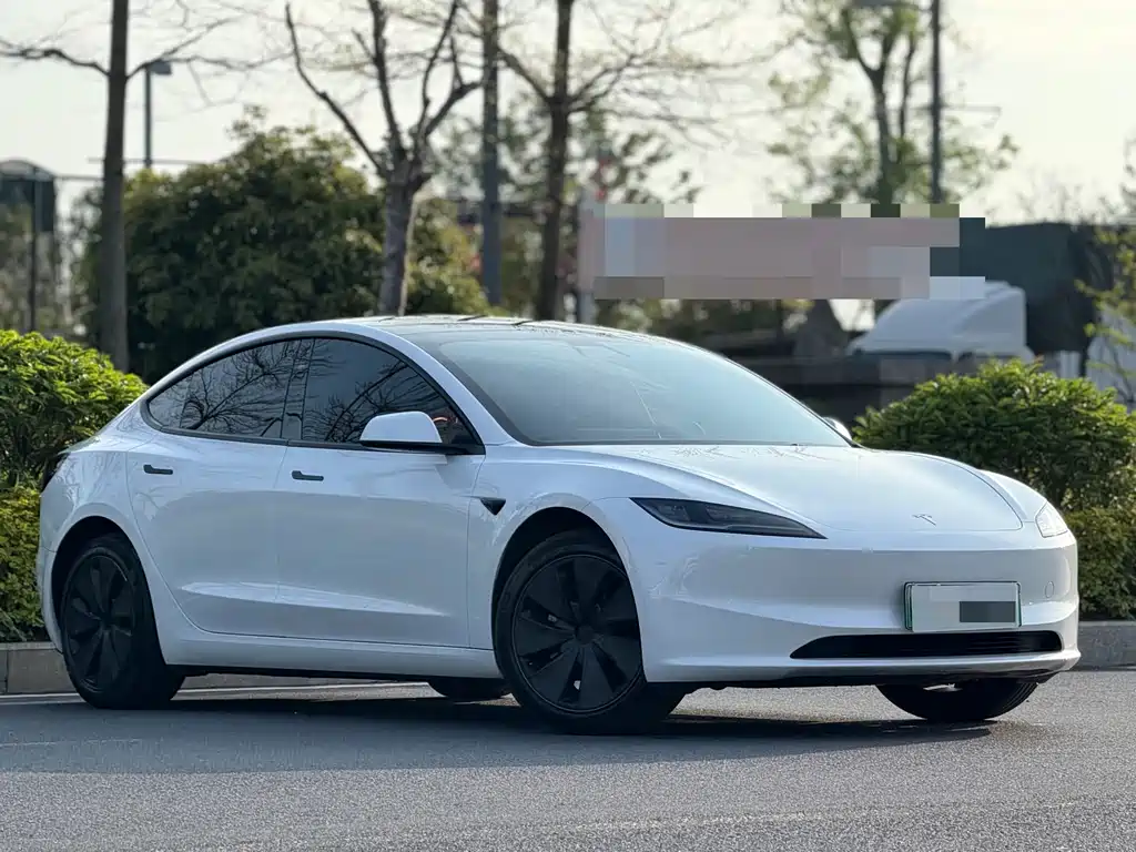 Tesla Model 3 2024