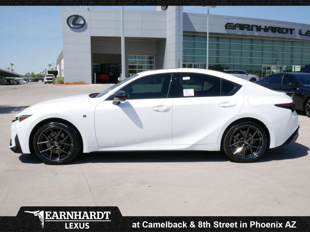 Lexus IS 2026