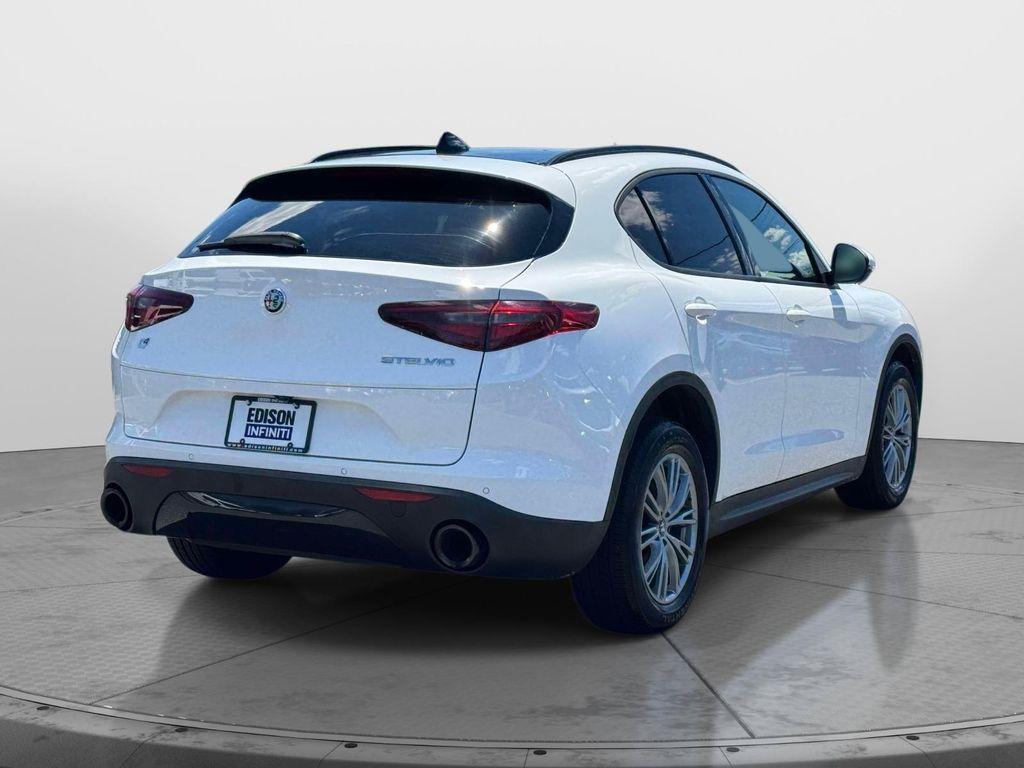 Alfa Romeo Stelvio 2023
