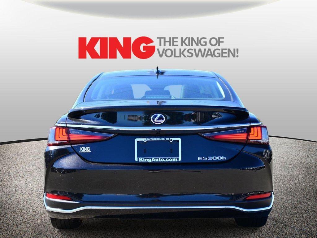 Lexus ES 2022
