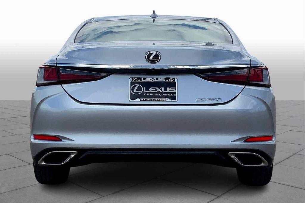 Lexus ES 2022