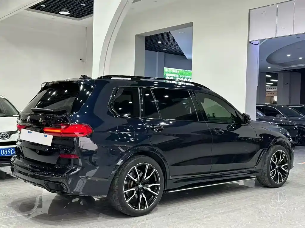 BMW X7 2021