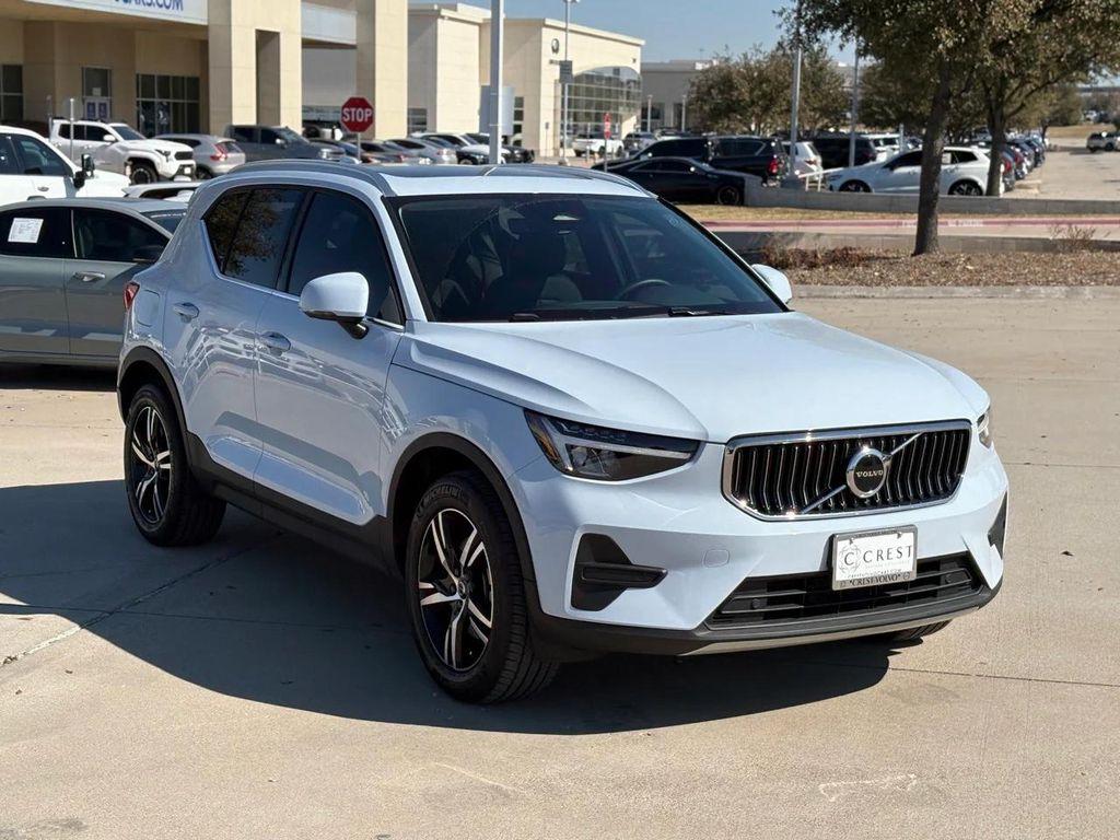 Volvo XC40 2025