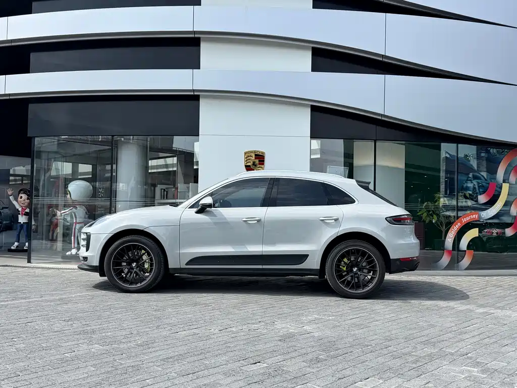 Porsche Macan 2021