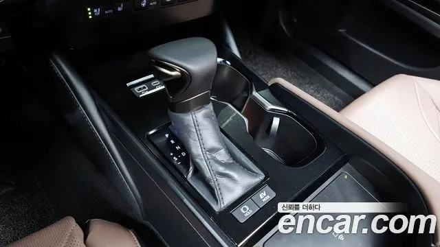 Lexus ES 2025