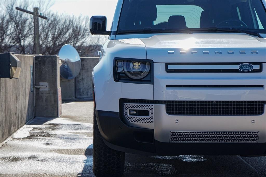Land Rover Defender 2023