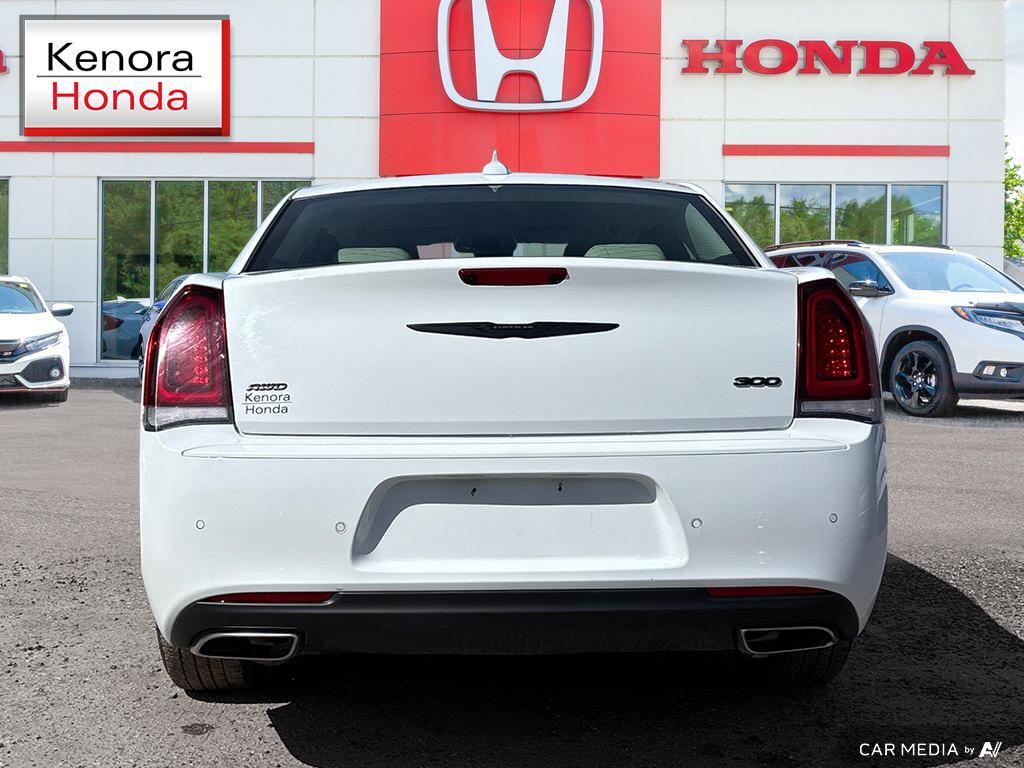 Chrysler 300 2023