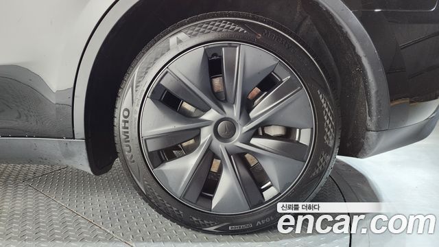 Tesla Model Y 2024