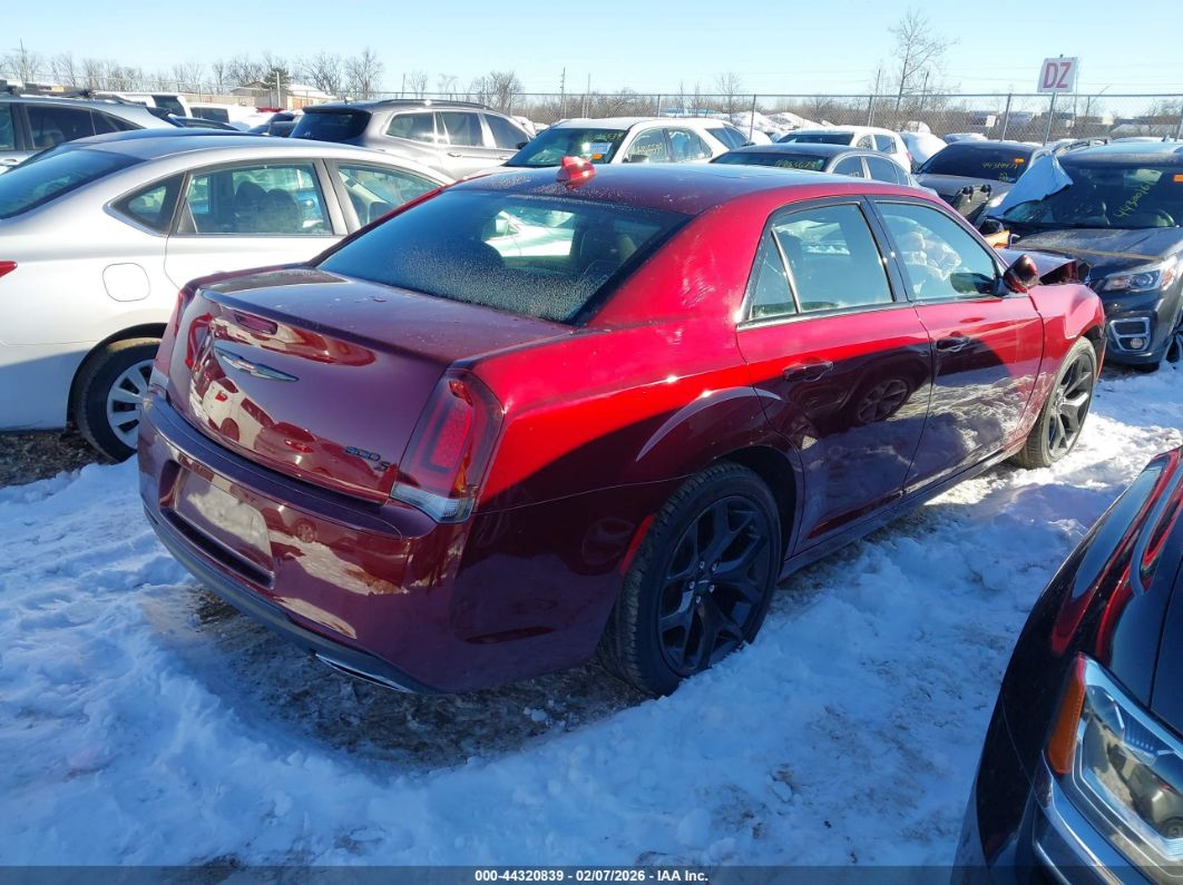 Chrysler 300 2023