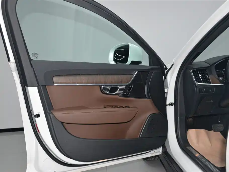 Volvo V90 2023