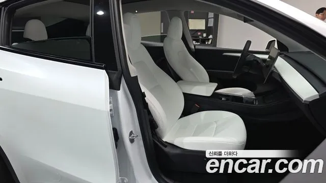 Tesla Model Y 2024