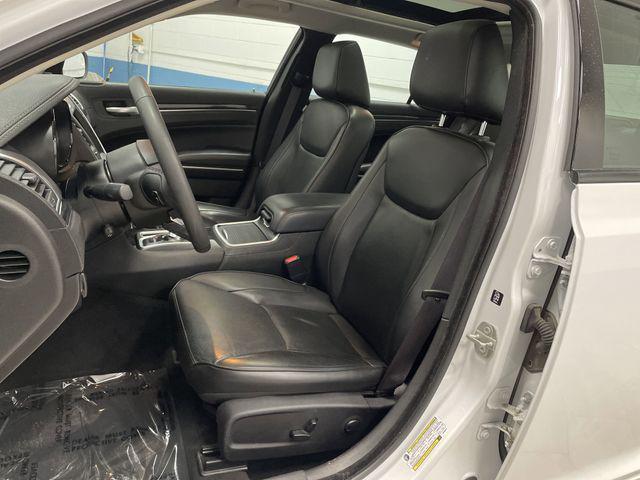 Chrysler 300 2023