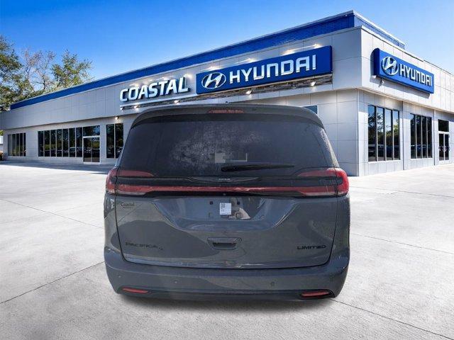 Chrysler Pacifica 2023