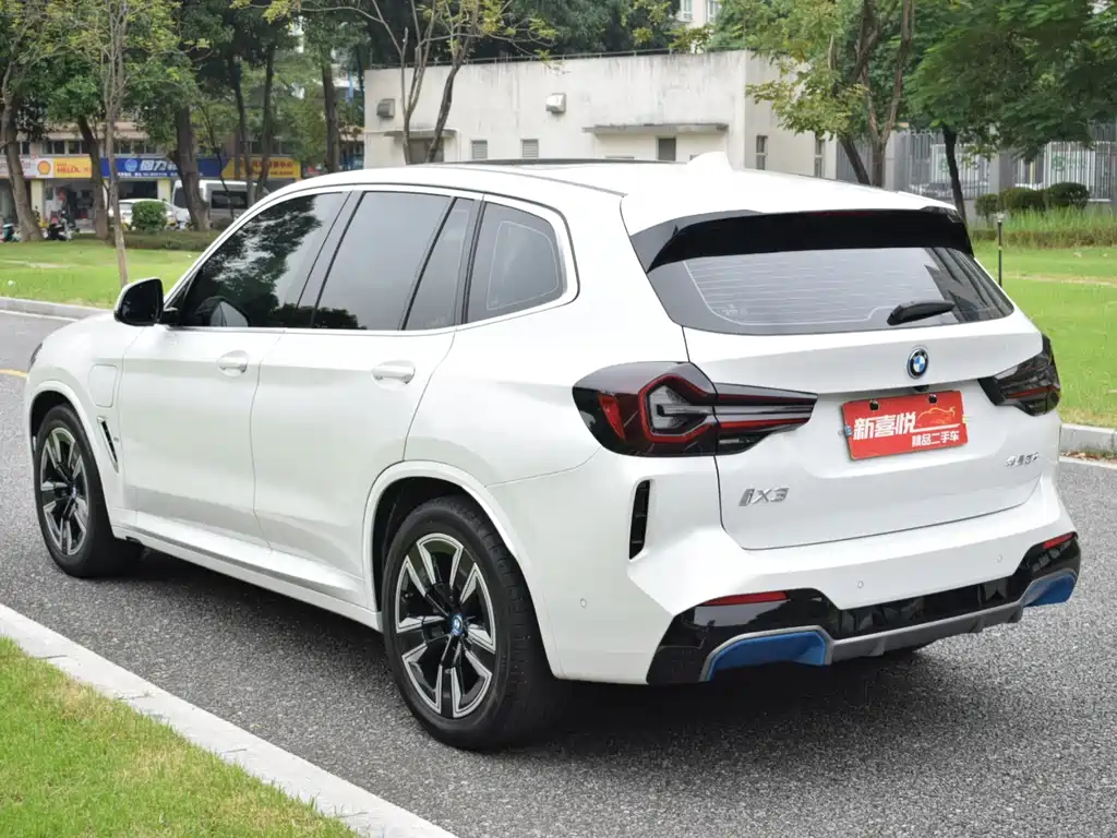 BMW iX3 2021