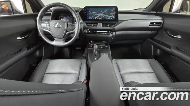 Lexus UX 2024