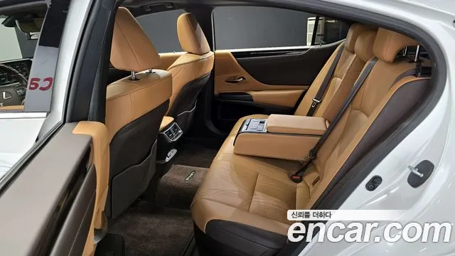 Lexus ES 2020