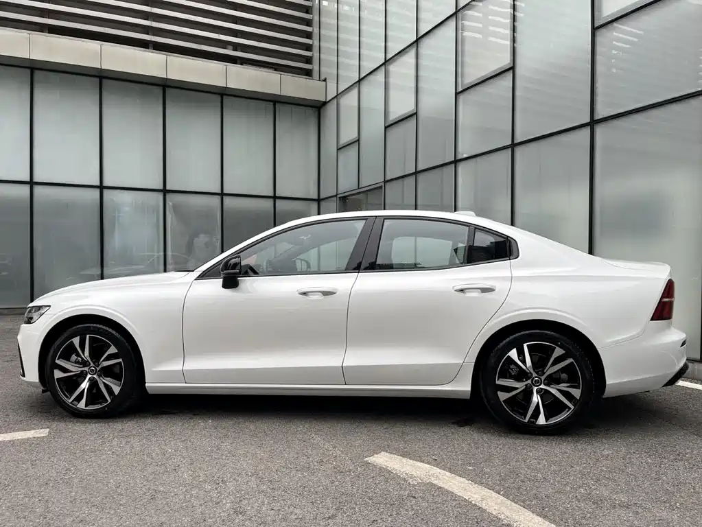 Volvo S60 2023