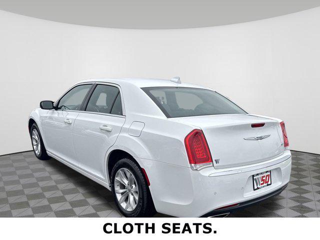 Chrysler 300 2023