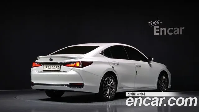Lexus ES 2021