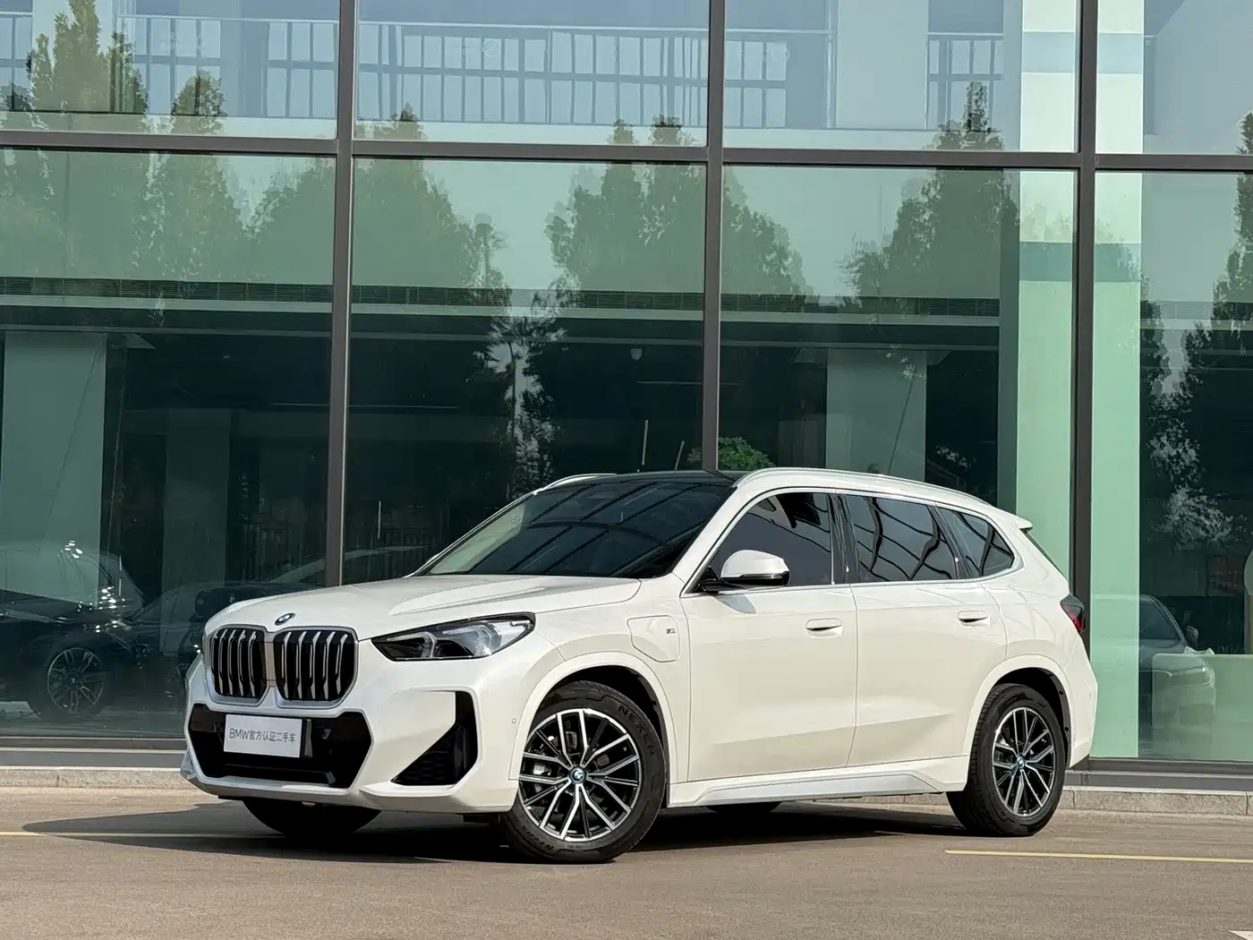 BMW iX1 2025