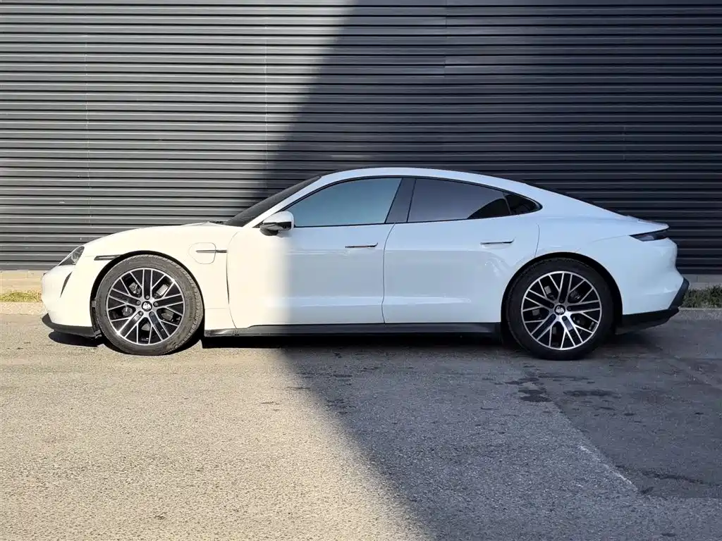 Porsche Taycan 2021