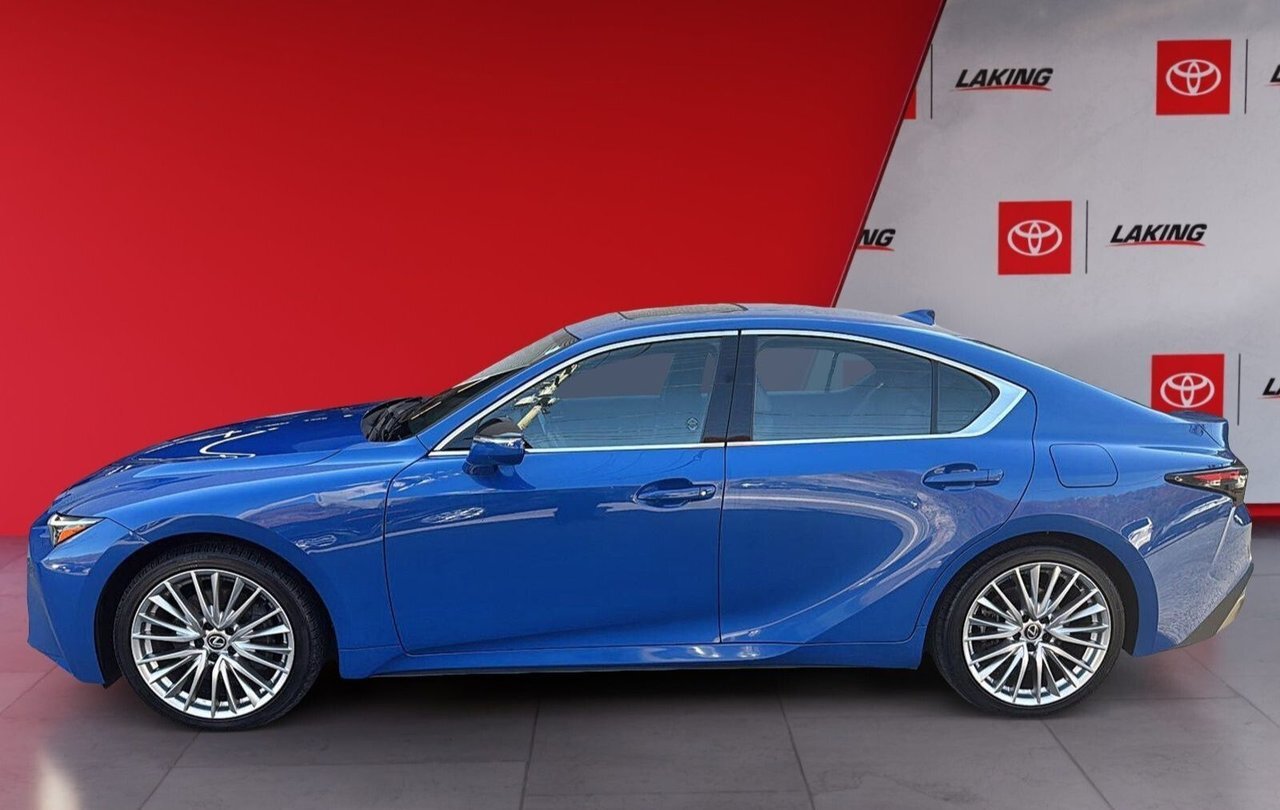 Lexus IS 2023