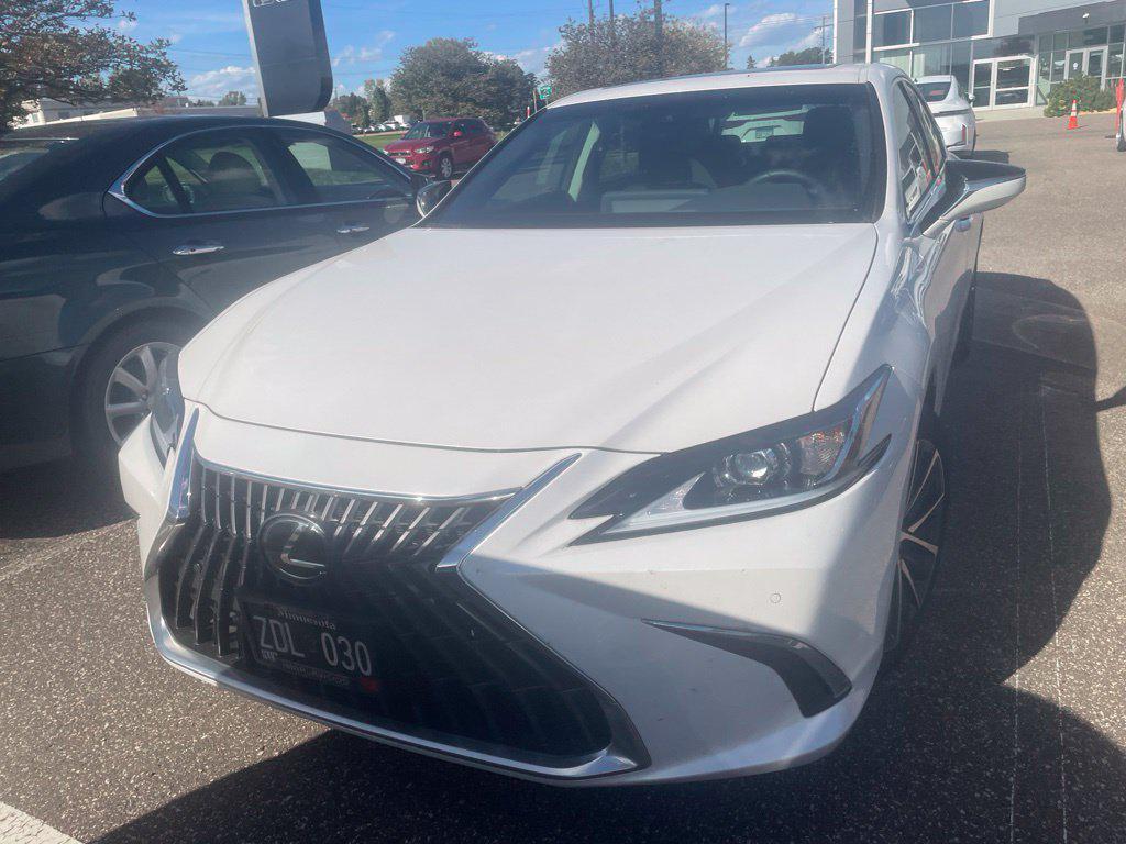 Lexus ES 2024