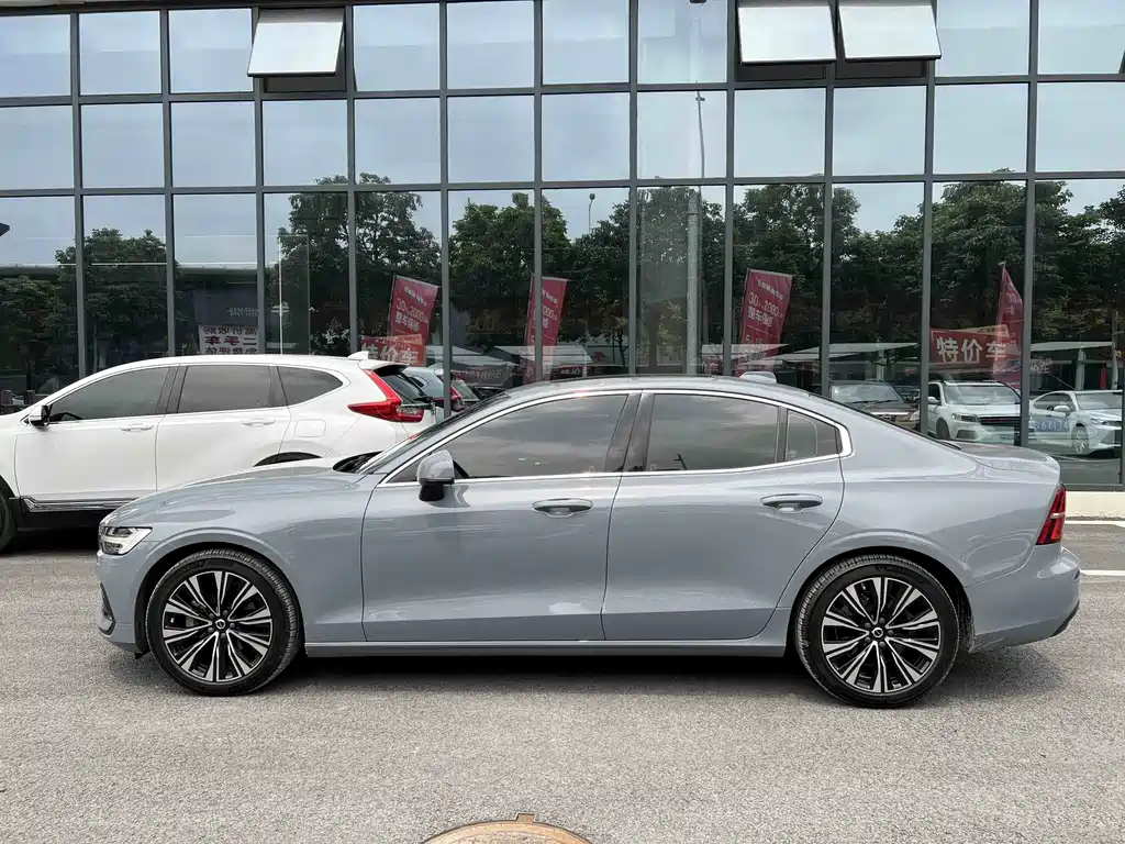 Volvo S60 2022