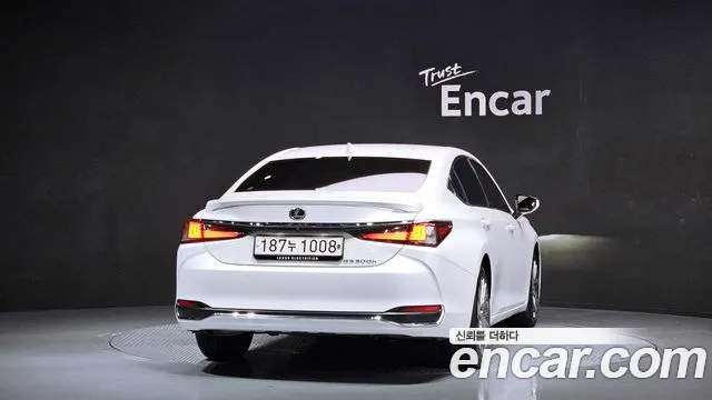 Lexus ES 2023
