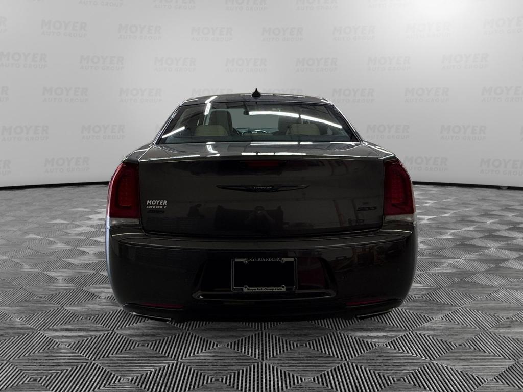 Chrysler 300 2021
