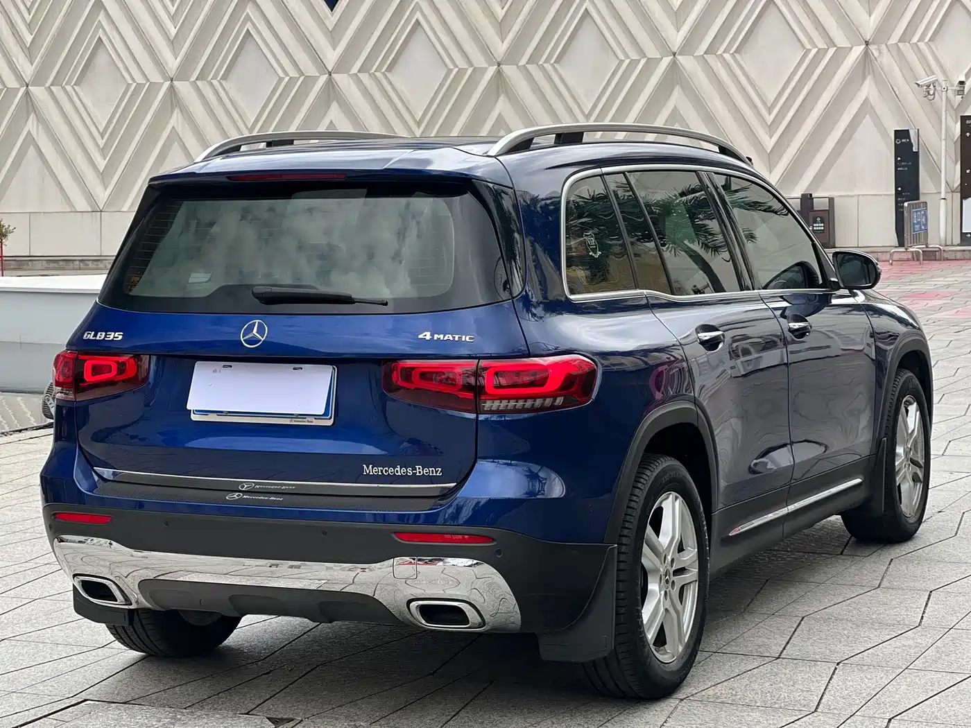 Mercedes-Benz GLB 2023