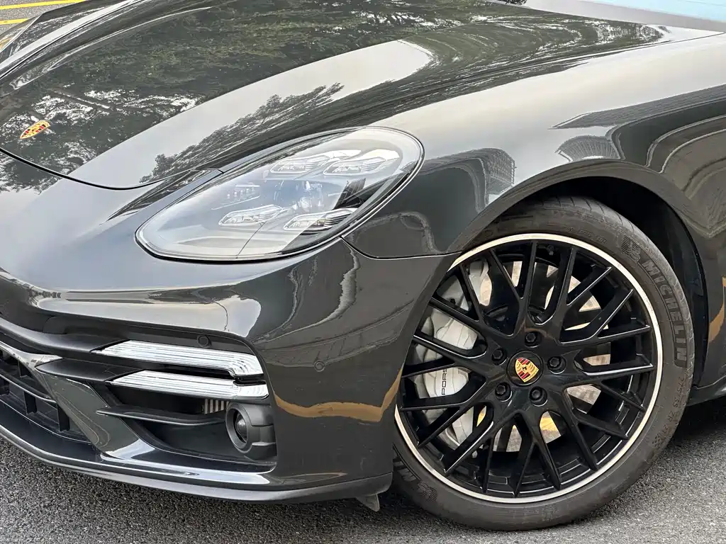 Porsche Panamera 2021