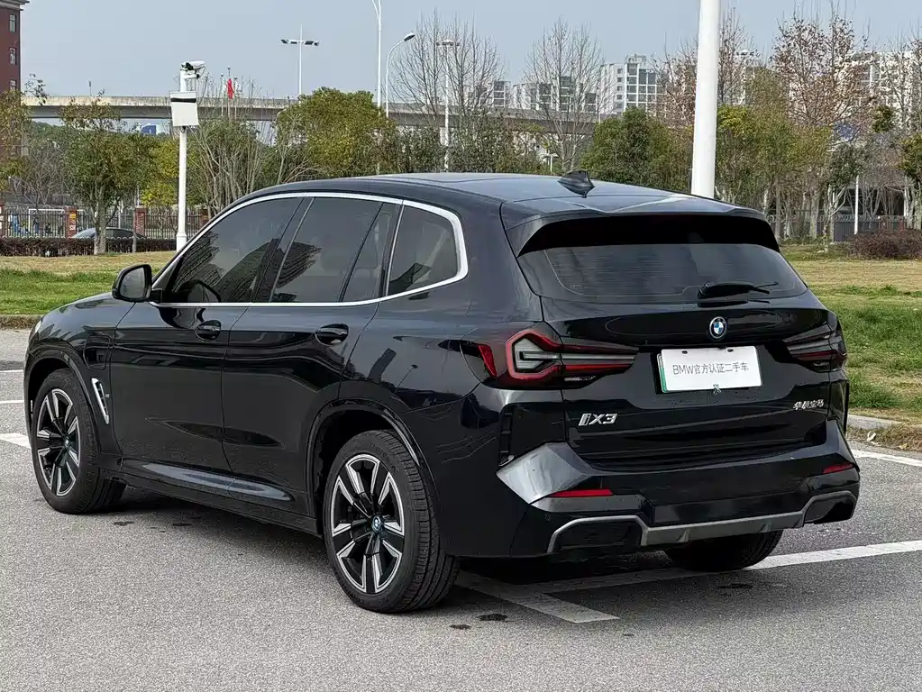 BMW iX3 2024