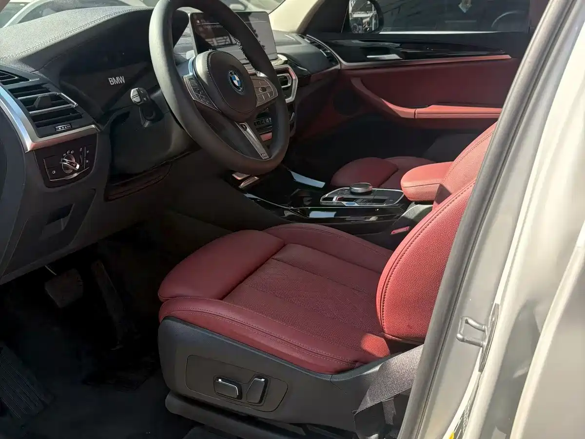 BMW iX3 2024