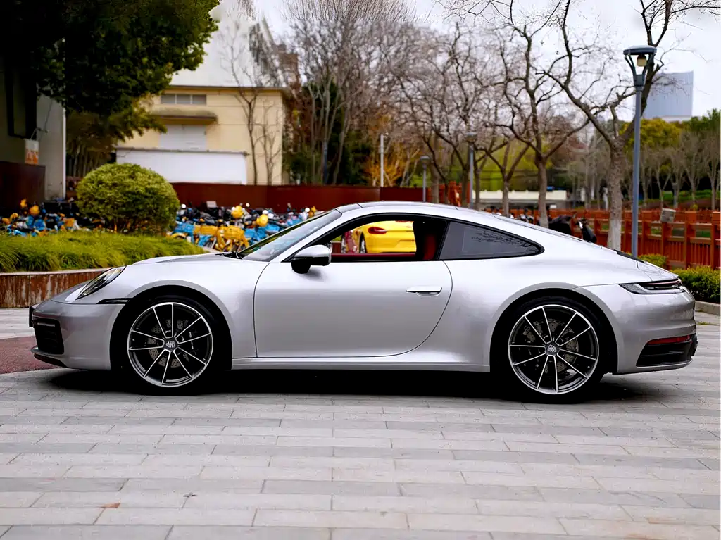Porsche 911 2025