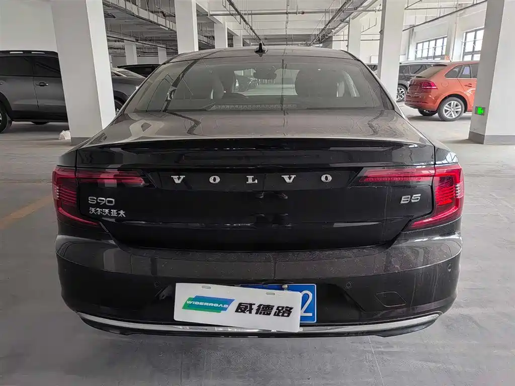 Volvo S90 2024