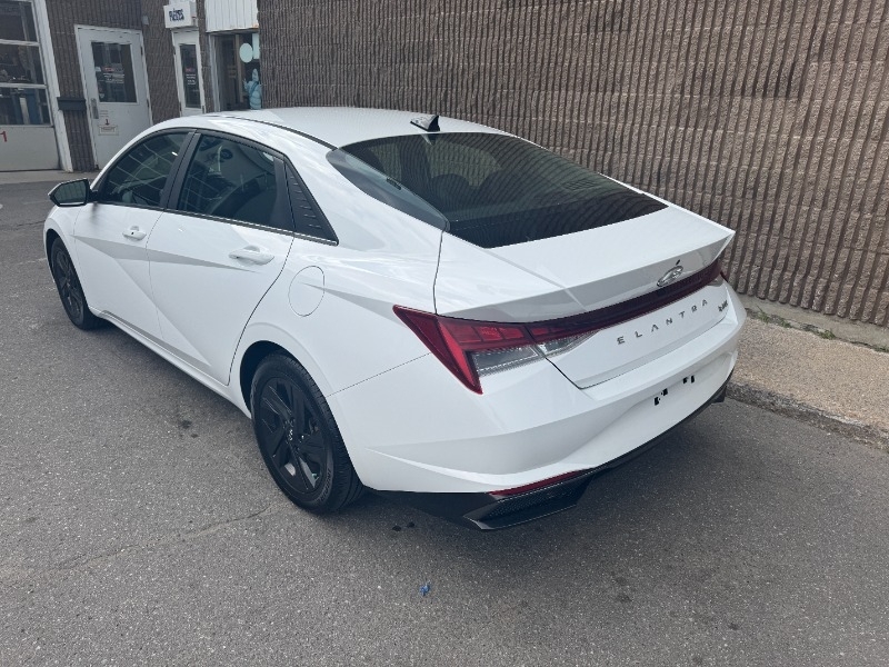 Hyundai Elantra 2022
