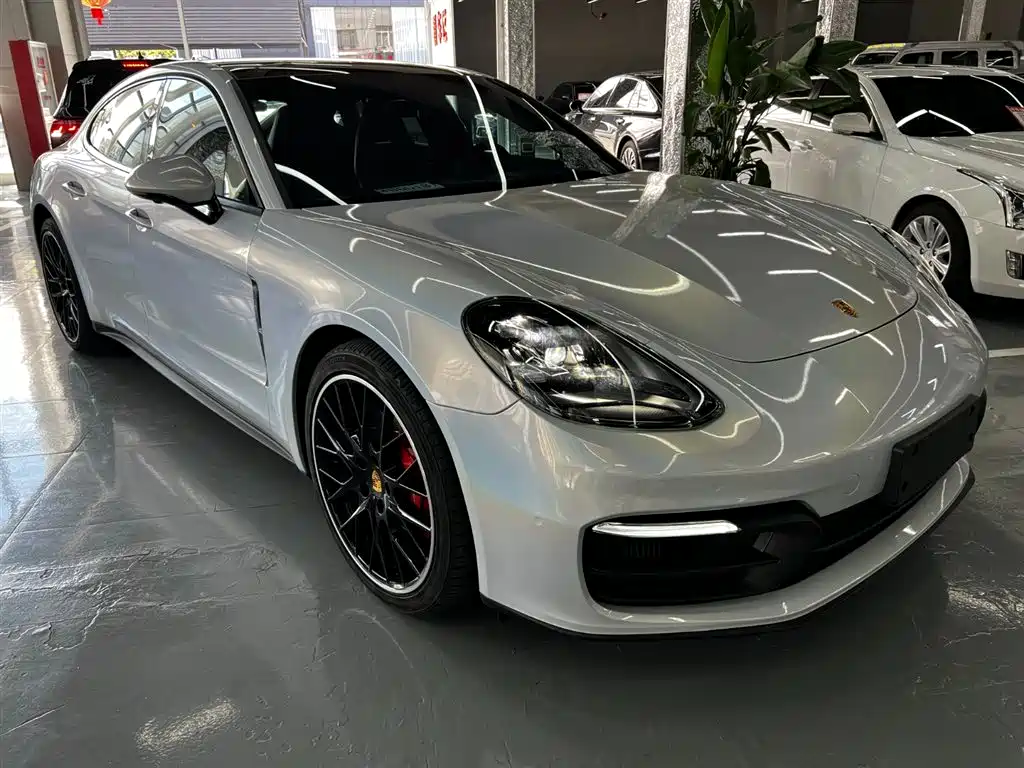 Porsche Panamera 2021