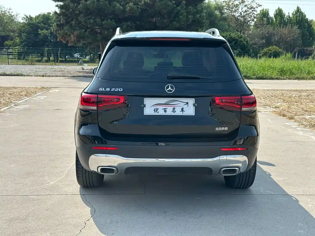 Mercedes-Benz GLB 2023