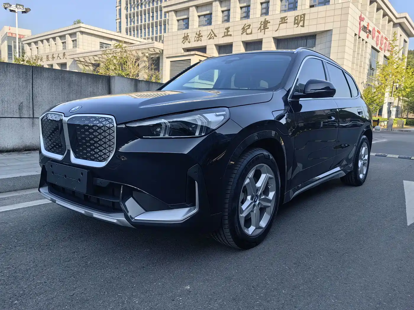 BMW iX1 2025