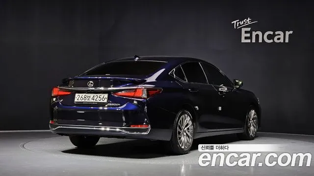 Lexus ES 2022
