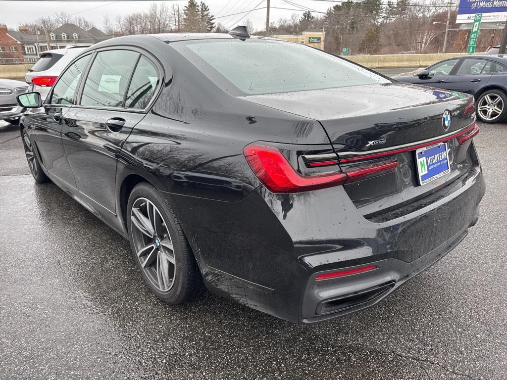 BMW 750 2021
