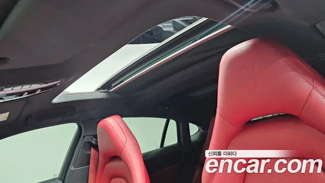 Porsche Panamera 2021