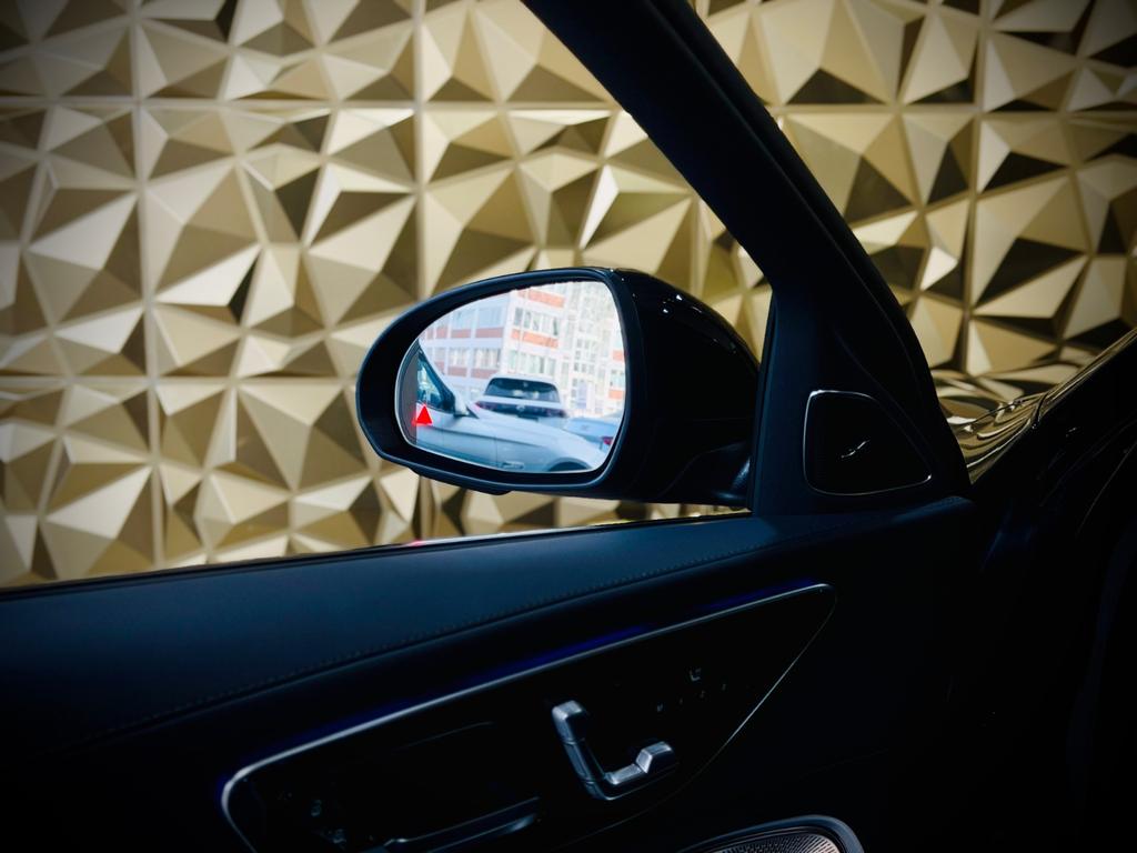 Mercedes-Benz C 300 2025