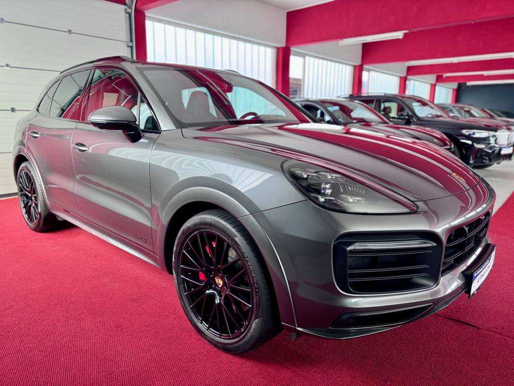 Porsche Cayenne 2021