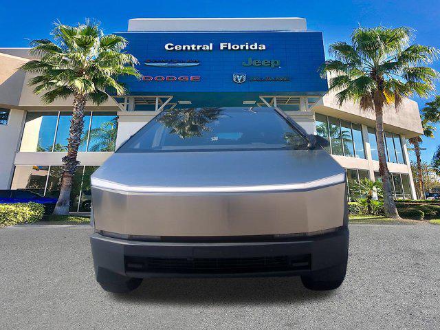 Tesla Cybertruck 2025