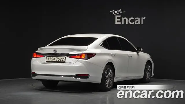 Lexus ES 2022
