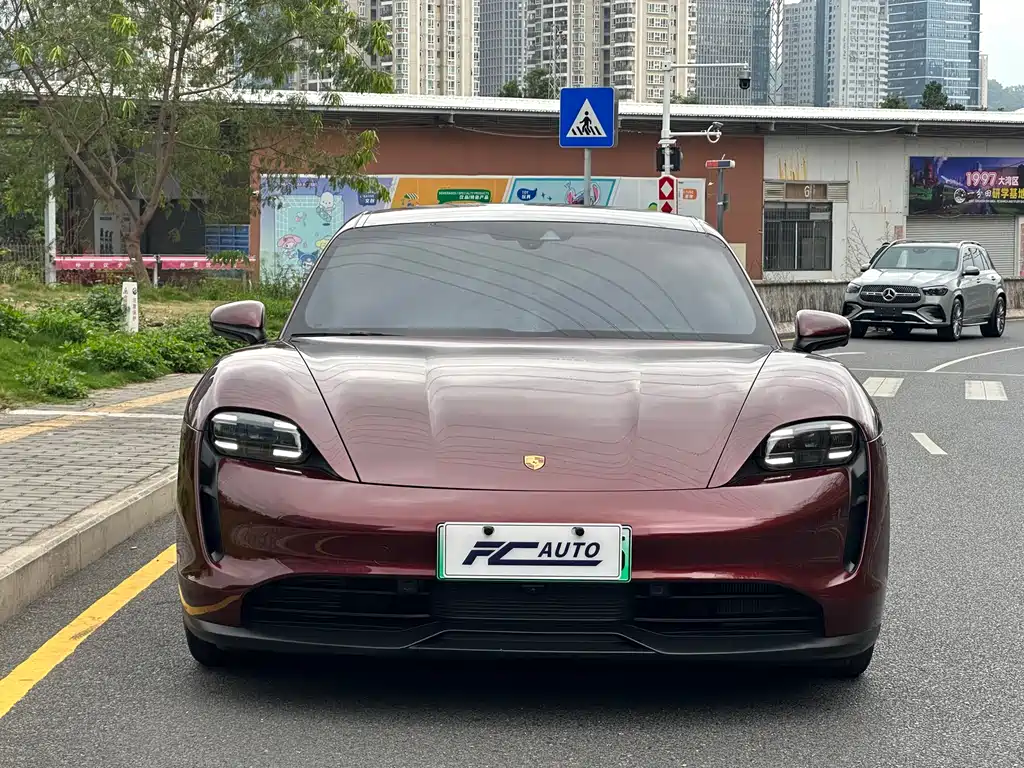 Porsche Taycan 2021