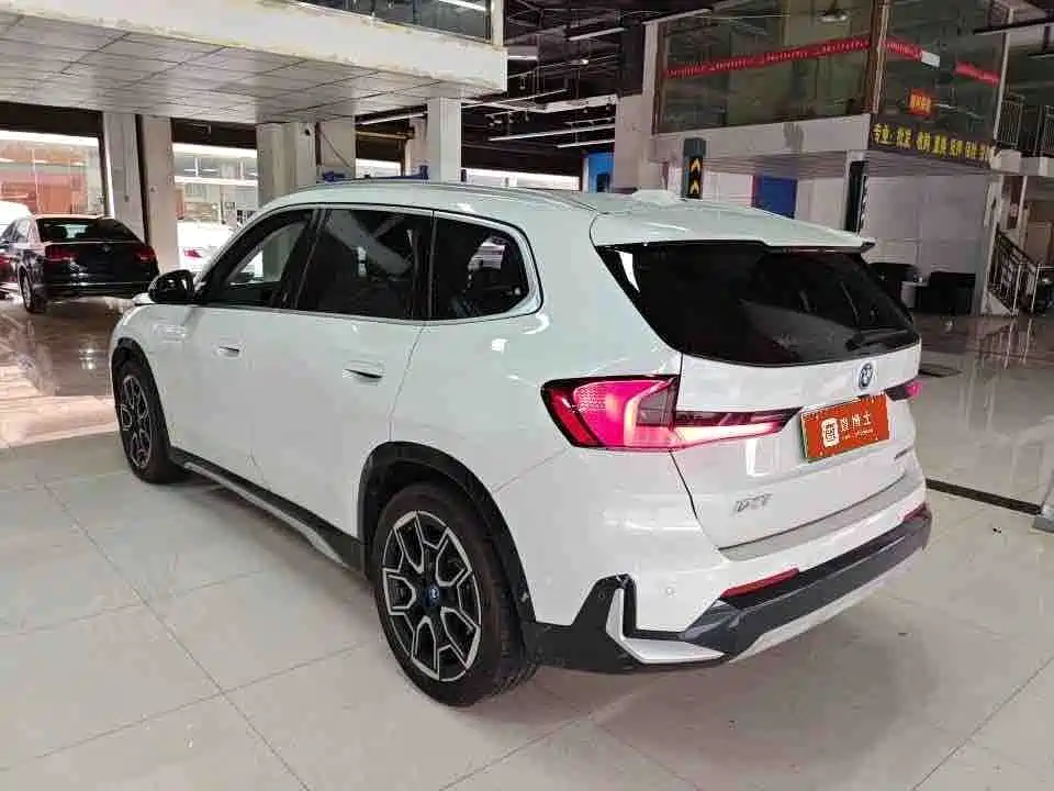 BMW iX1 2024