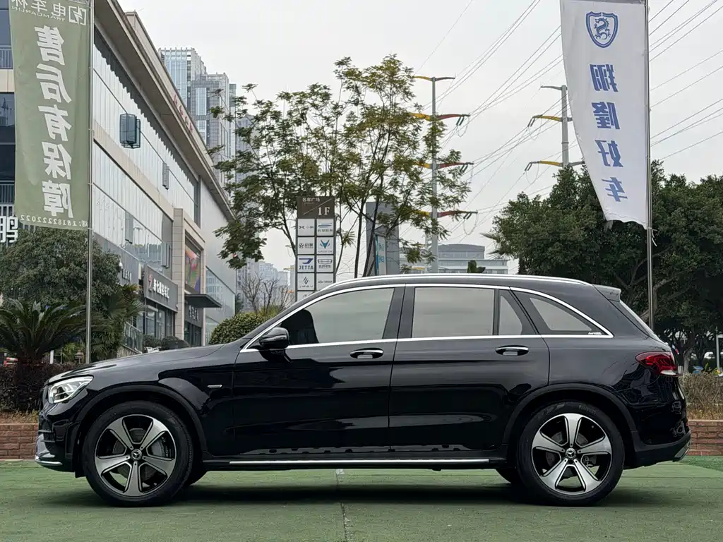 Mercedes-Benz GLC 2023